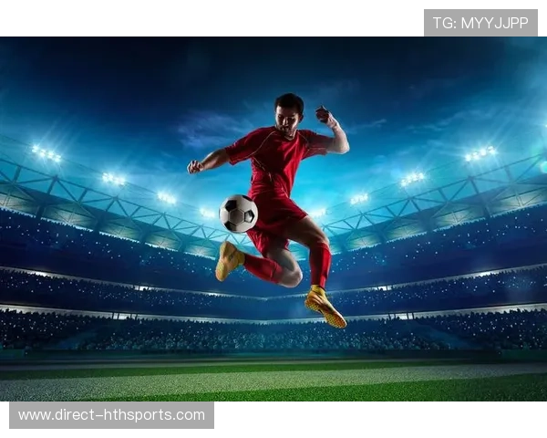 足球明星激情时刻甜蜜亲吻引爆球迷热议浪漫与竞技完美融合